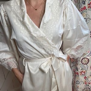 Vintage robe size large bridal lace